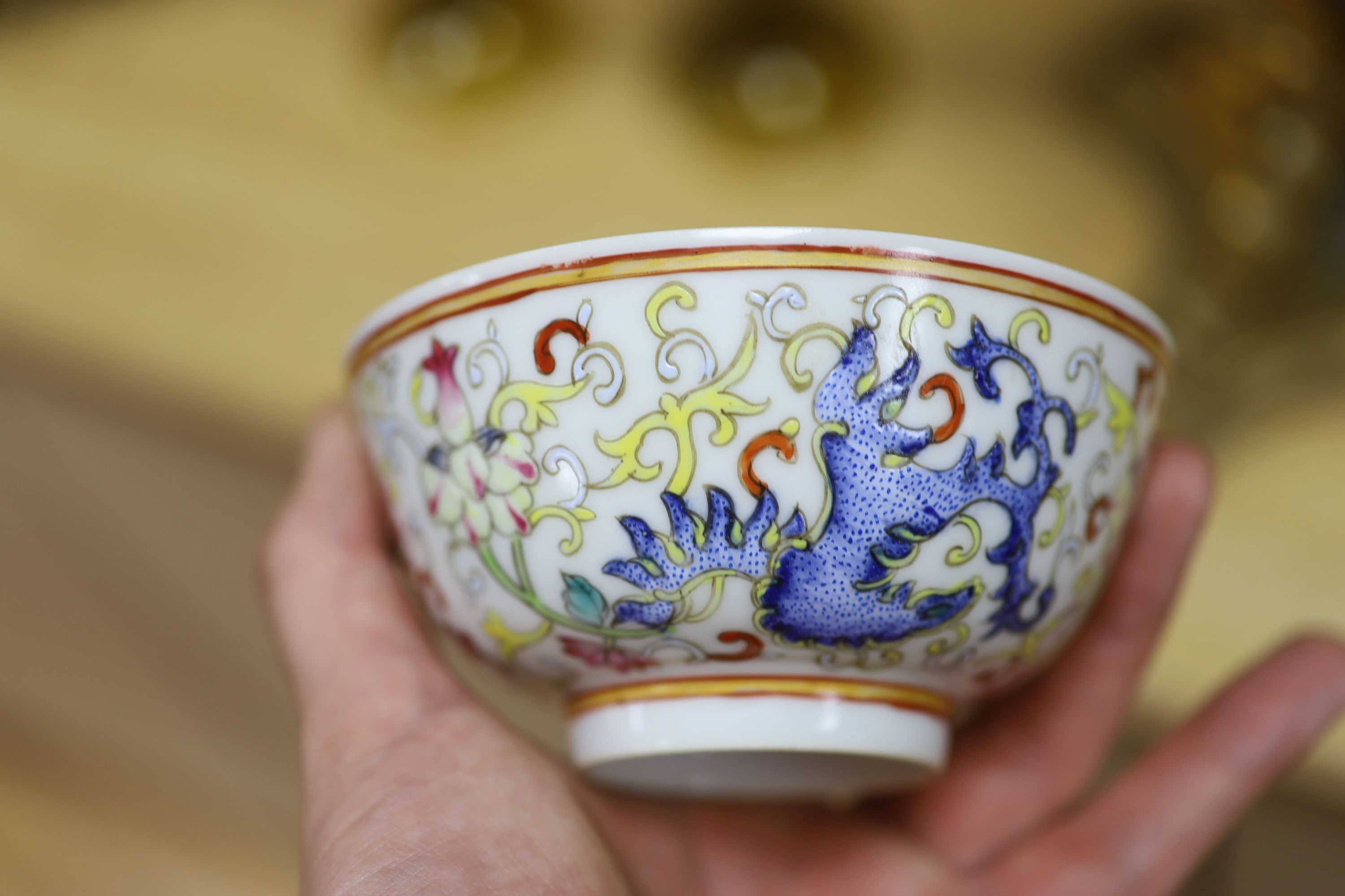 A pair of Chinese famille rose bowls, diameter 12cm